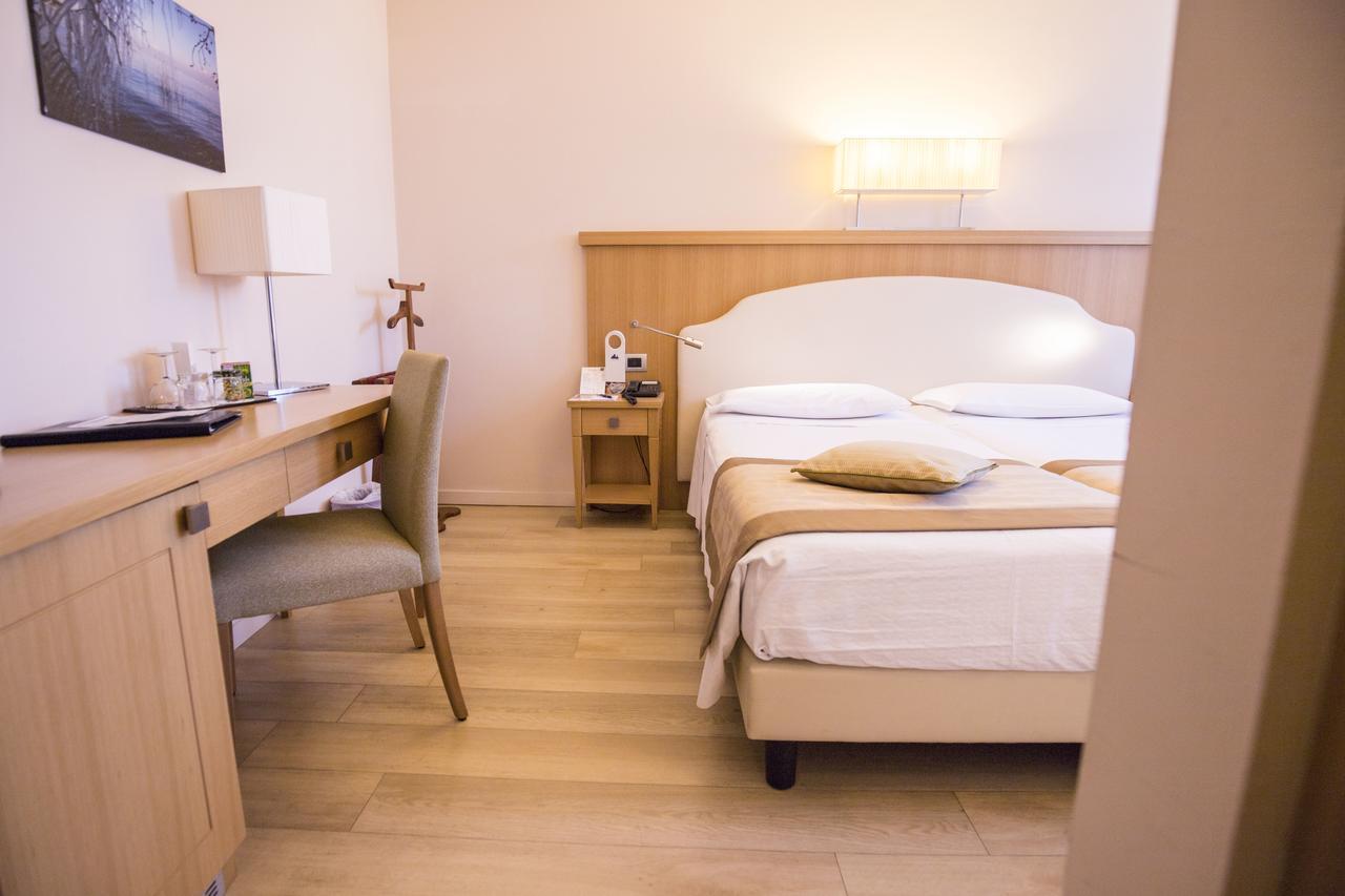 Hotel Sirmione Terme Exterior photo